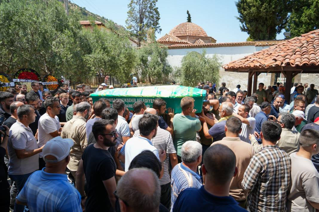 Gabar Dağı'nda ölen mühendise son veda! Petrol sahasında sondaj kulesi devrilmişti - Resim: 6